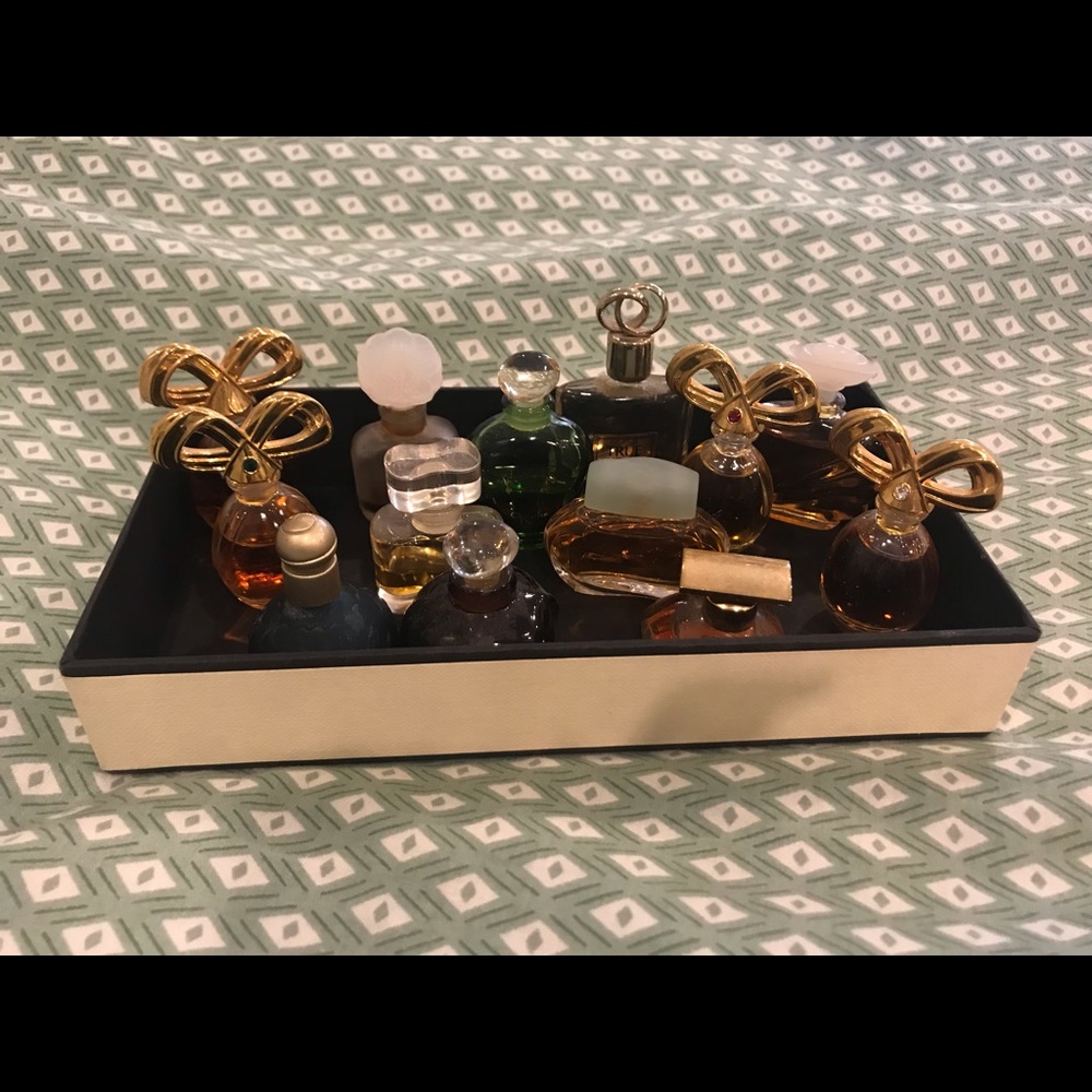 Set of mini perfume bottles